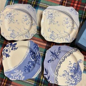 Elegant Blue and White Floral Dinnerware Set